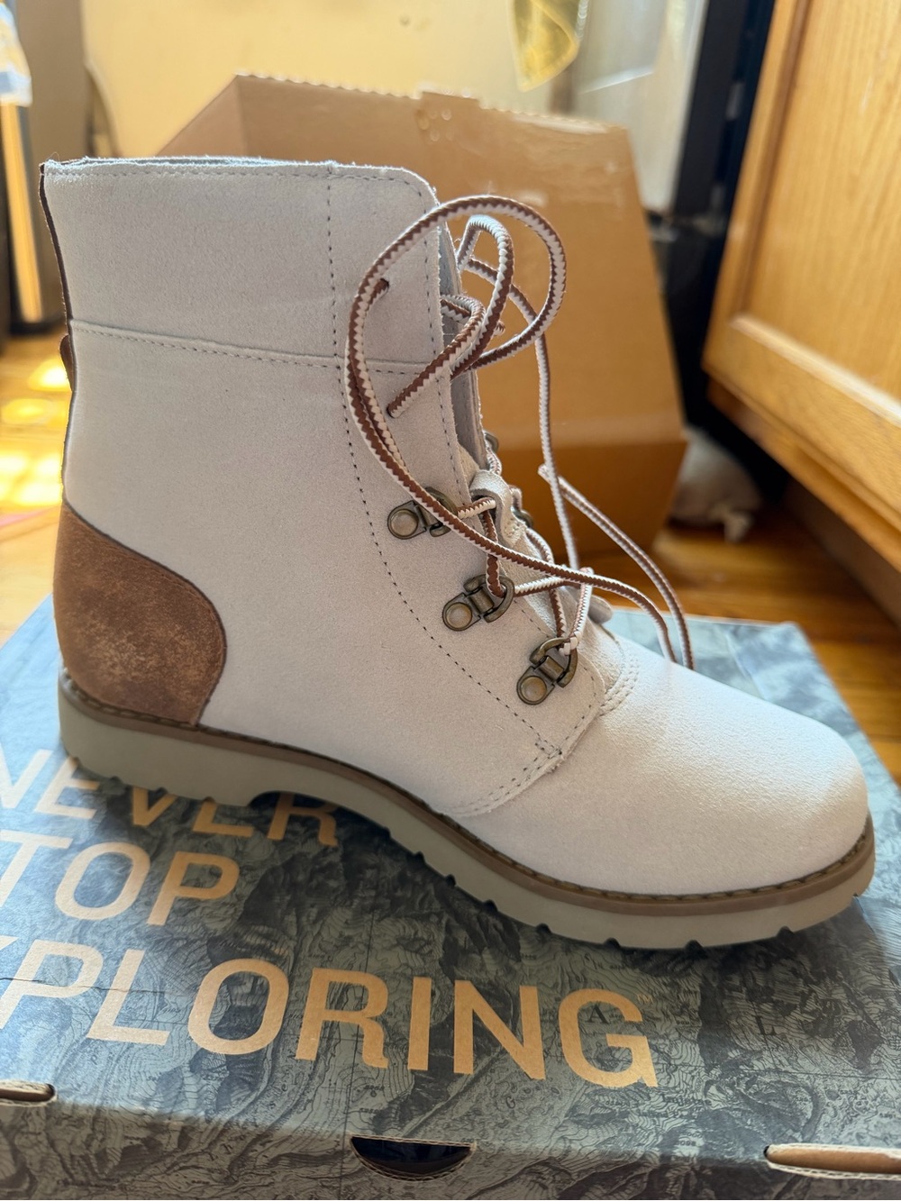 The North Face Women's Ballard Lace II Suede - Moonlight Ivory & Dachshund Brown - Picture 4 of 5